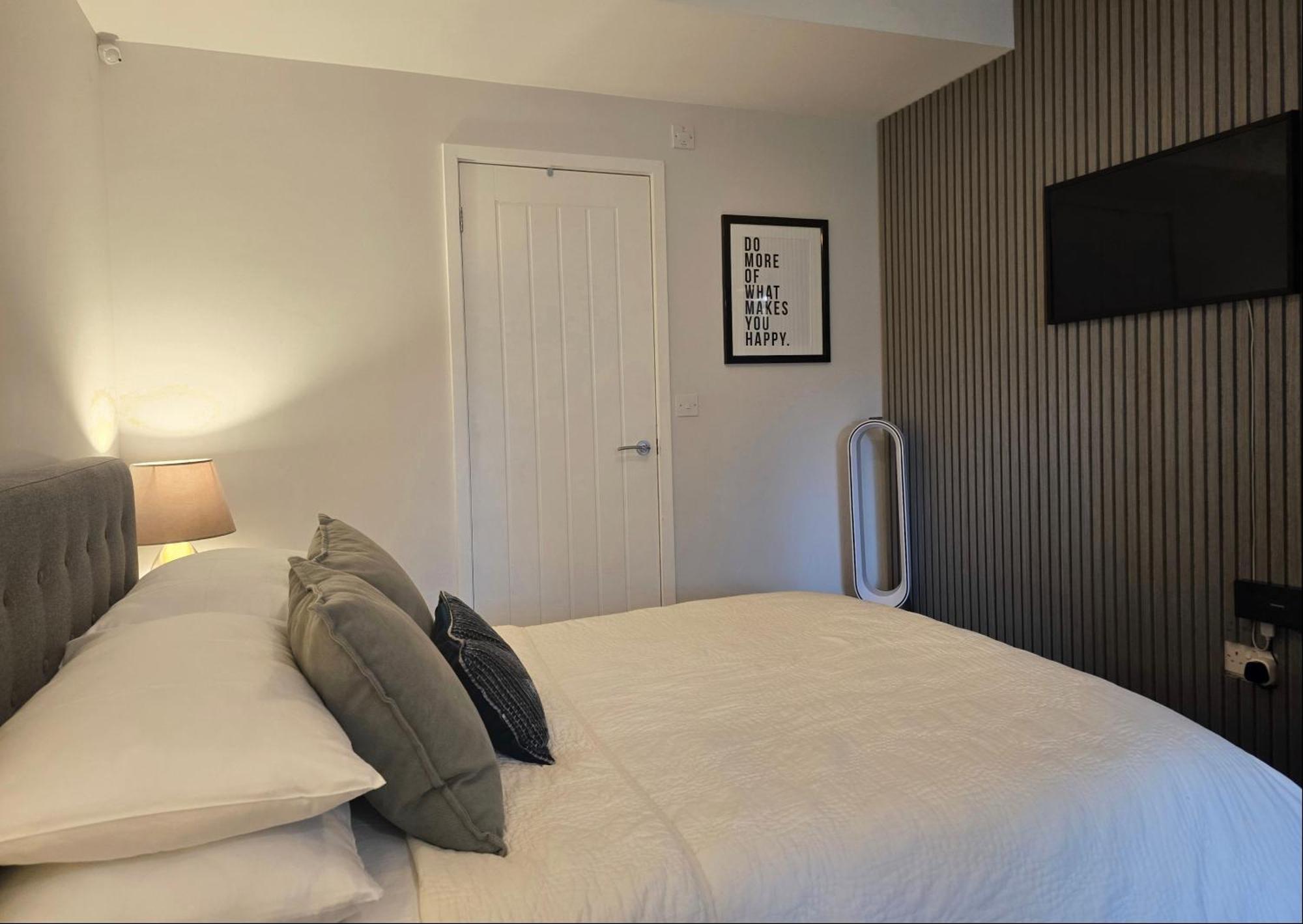 Stylish, Business Traveller Friendly Apartment, With Free Parking And Netflix Farnborough  Exterior foto