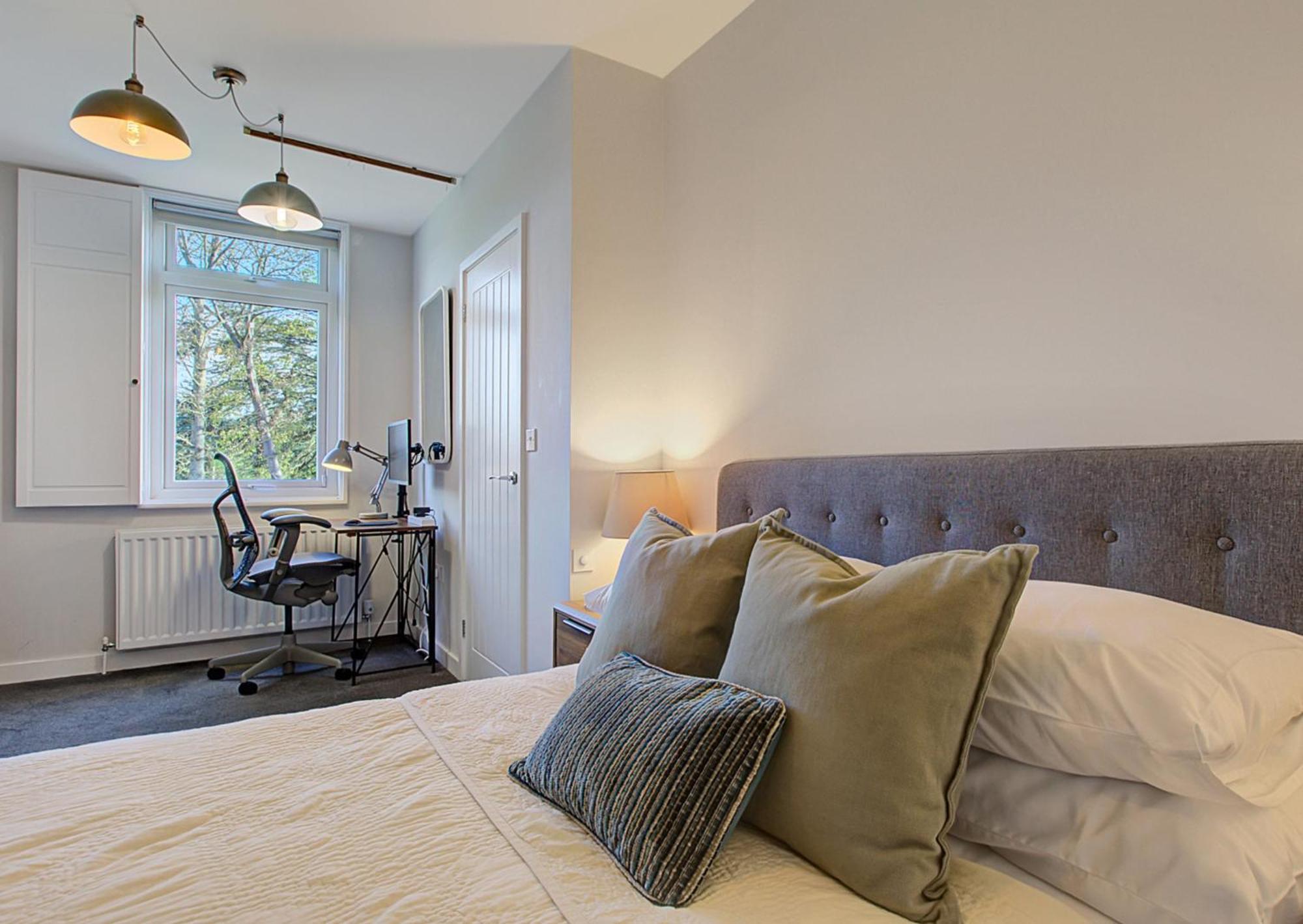 Stylish, Business Traveller Friendly Apartment, With Free Parking And Netflix Farnborough  Exterior foto